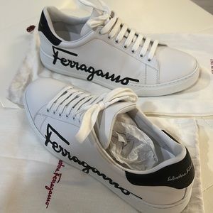 Salvatore ferragamo  logo-print low-top sneakers